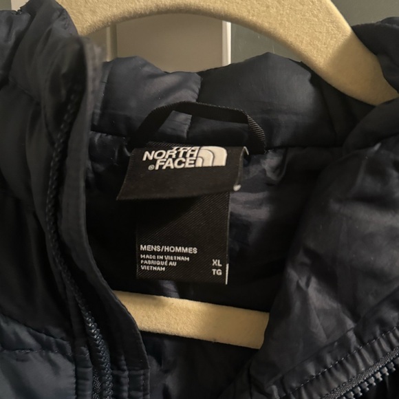 The North Face Men’s Thermoball Hoodie - Naxy XL - Picture 6 of 7
